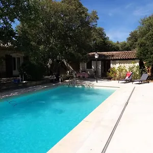 https://les-dryades.fr-provencehotel.com