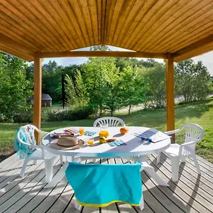 https://le-hameau-des-fleurance.midi-pyreneeshotels.com