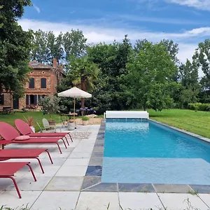 https://chambre-de-charme-avec-acces-piscine.midi-pyreneeshotels.com